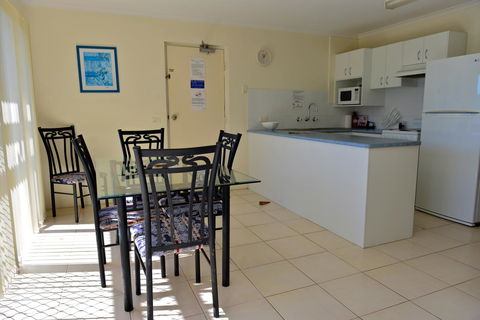 Beach House Holiday Apartments - Accommodation VIC 11