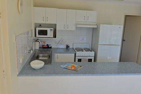 Beach House Holiday Apartments - Accommodation VIC 6