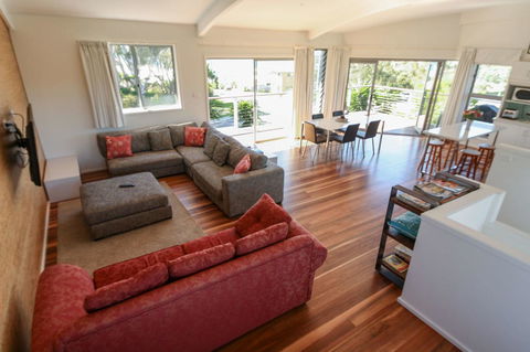 Valla's Beach House - Accommodation VIC 9