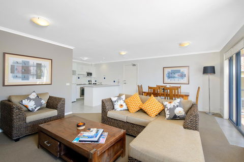 South Pacific Apartments - Accommodation VIC 8