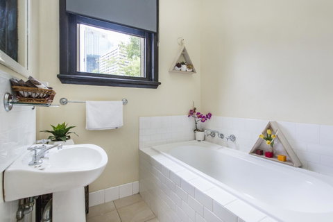 Sydney Harbour Bed And Breakfast - Accommodation VIC 24