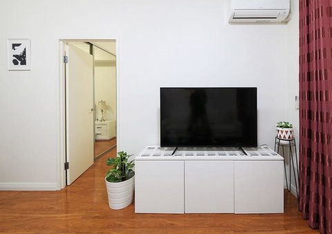 Sydney Apartment Close To Airport & CBD - Accommodation VIC 9