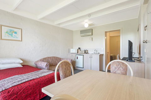 Black Dolphin Resort Motel & Apartments - Accommodation VIC 14