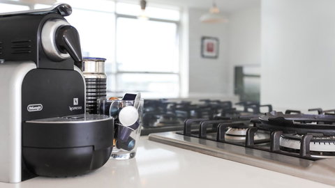 Gadigal Groove - Modern And Bright 3BR Executive Apartment In Zetland With Views - Accommodation VIC 4