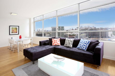 Gadigal Groove - Modern And Bright 3BR Executive Apartment In Zetland With Views - Accommodation VIC 0