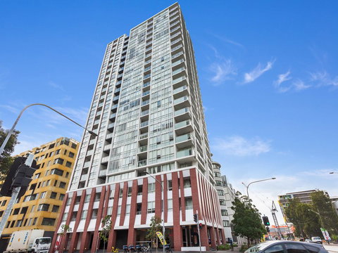 Gadigal Groove - Modern And Bright 3BR Executive Apartment In Zetland With Views - Accommodation VIC 10