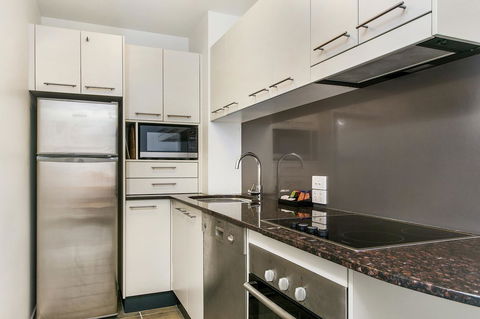 Lennox Holiday Apartments - Accommodation VIC 36