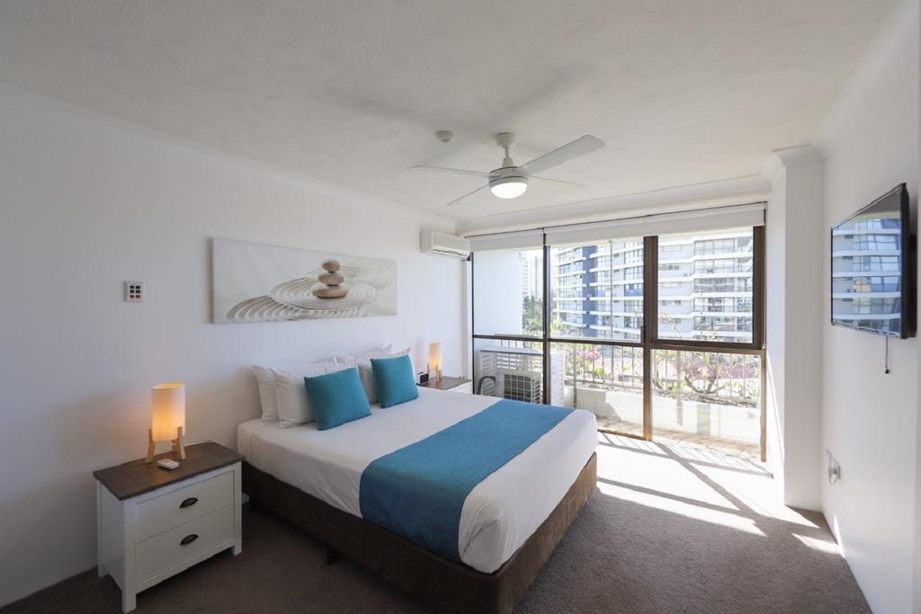 Main Beach QLD Accommodation VIC