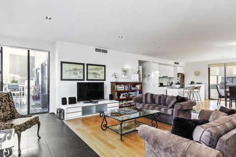 BOUTIQUE STAYS - Catani Gardens - Accommodation VIC 1