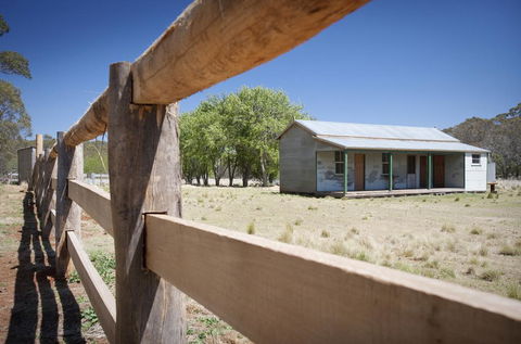 Brackens Hut - Accommodation VIC 3