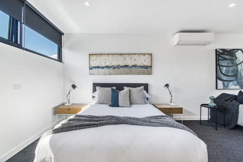 Brand New Beachside Studio Apartment - Accommodation VIC 2