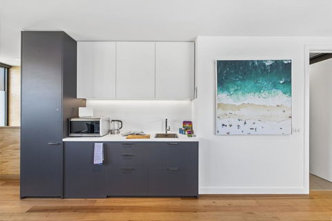 Brand New Beachside Studio Apartment - Accommodation VIC 3
