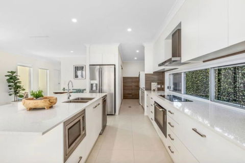 Brand New PRIZE HOME 50m Path To Beach - Accommodation VIC 1