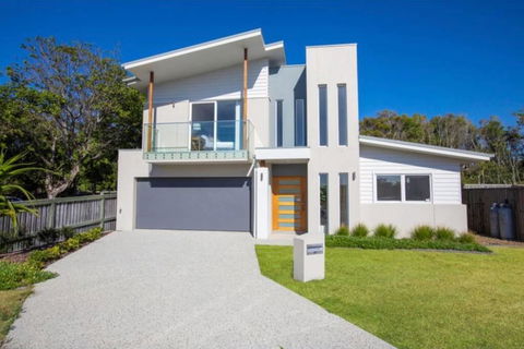 Brand New PRIZE HOME 50m Path To Beach - Accommodation VIC 3