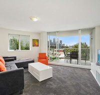 Bridge and Sails - Views of the Bridge and Opera House from this Executive 2BR Apartment in Darlinghurst - Accommodation VIC