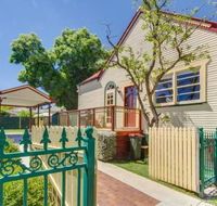 Bright 3-bedroom apartment - Central Armidale - Accommodation VIC
