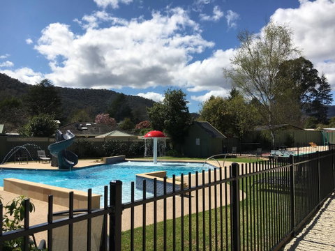 Bright Pine Valley Tourist Park - Accommodation VIC 0