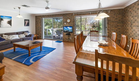 Broadbeach Retreat - 32 Broadbeach Drive - Accommodation VIC 3