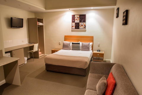 Burkes Hotel Motel - Accommodation VIC 0