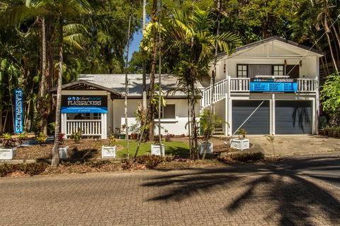 Cairns Beaches Flashpackers - Accommodation VIC 0