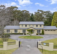 Camelot - superbly proportioned and ideally located - Accommodation VIC