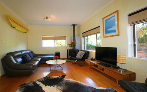 Cape Cod Beach House, 25 Skyline Crescent - Accommodation VIC 0