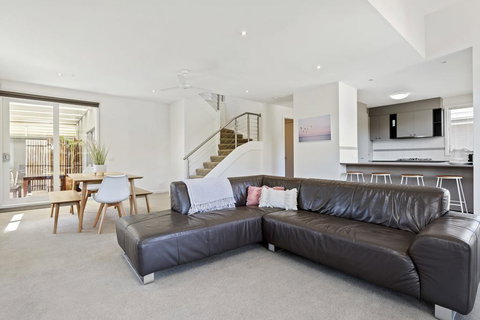 CAPEL'S REST - CAPEL SOUND - Accommodation VIC 3