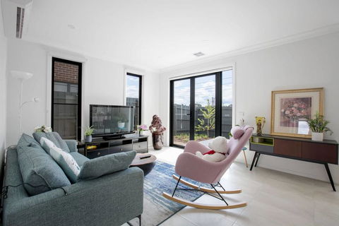 Captivating Large 4BR@Narre Warren - Accommodation VIC 1