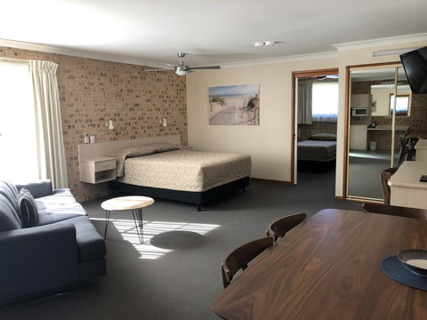 Cardiff Motor Inn - Accommodation VIC 2