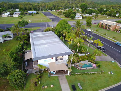 Cardwell Beachfront Motel - Accommodation VIC 1