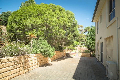 Carri-away - 15 Solitude Drive - Accommodation VIC 2