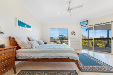 Carri-away - 15 Solitude Drive - Accommodation VIC 3