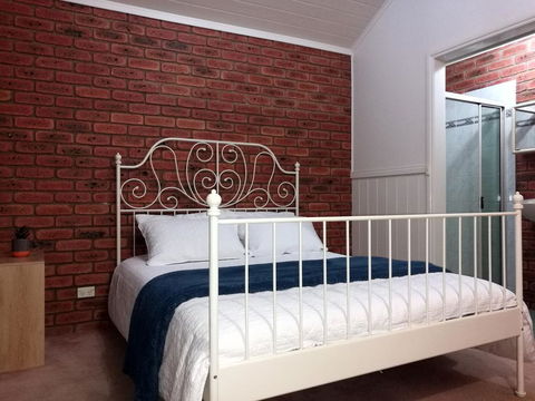 Castle Stay At Lakes Entrance - Accommodation VIC 3
