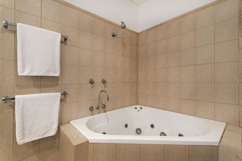 Catalina - Port Douglas - Accommodation VIC 1