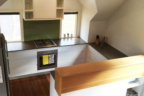Catherine - Accommodation VIC 3