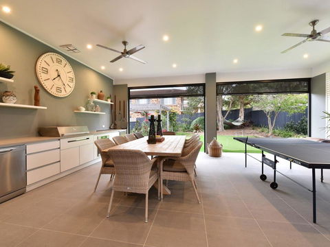 Caves Luxury Beachside Escape - Literally Across The Road From Surf Club - Accommodation VIC 2
