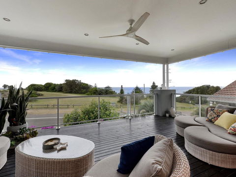 Caves Luxury Beachside Escape - Literally Across The Road From Surf Club - Accommodation VIC 0