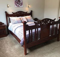 Central executive 3br townhouse 50m to dean street - Accommodation VIC