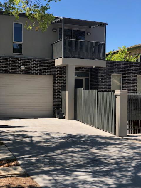 Central Executive 4br Townhouse - Accommodation VIC 1