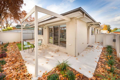 Central Sojourn On Wilcox - Accommodation VIC 3