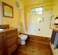 Cherry Plum Cottages - Accommodation VIC