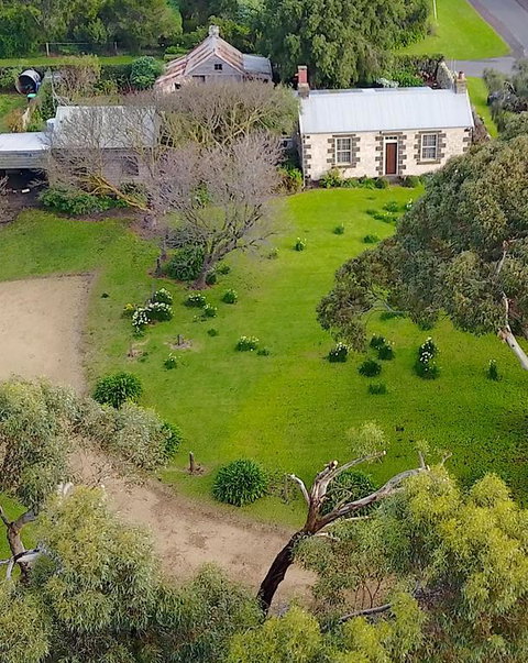 Cherry Plum Cottages - Accommodation VIC 3
