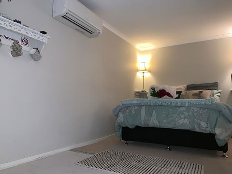 Churchill's B&B Twin Spa Getaway - Accommodation VIC 0