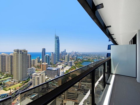 Circle On Cavill Private 2 Bed Ocean View - Accommodation VIC 2