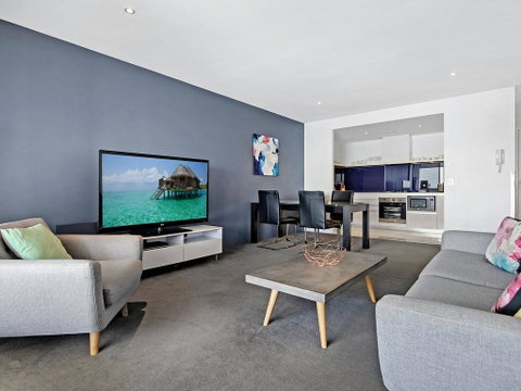 Circle On Cavill Private 2 Bed Ocean View - Accommodation VIC 3