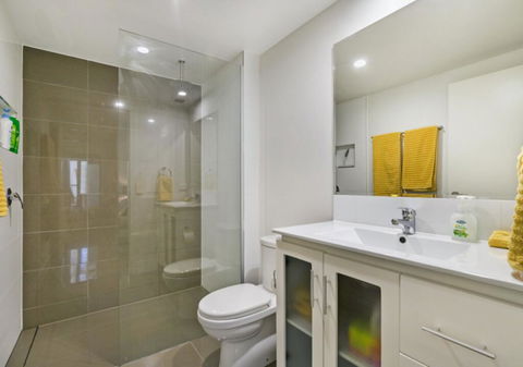 City Getaway Modern Bowen Hills 1 Bedroom With Free WIFI And Parking - Accommodation VIC 3