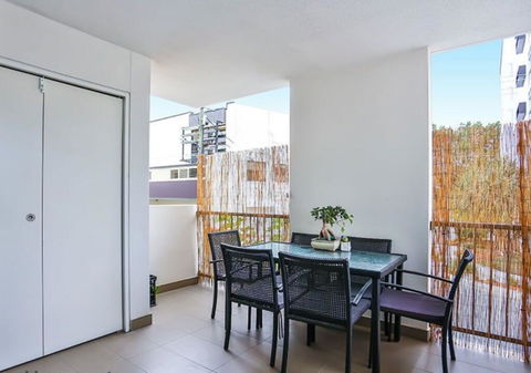 City Getaway Modern Bowen Hills 1 Bedroom With Free WIFI And Parking - Accommodation VIC 2