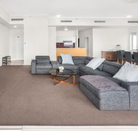 City-Centre Apartment With River Views and Balcony - Accommodation VIC