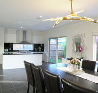 Classic 6BRM Villa in Melbourne - Accommodation VIC