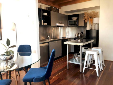 Classic Woolstore Apartment In Teneriffe - Accommodation VIC 3